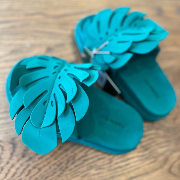 Farm Rio Monstera Leaf Slide Sandals in Green - Picture 11 of 11